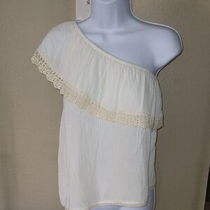 NWOT Rewind Cream One-Shoulder Lace-Trim Top